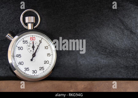 Chronomètre classique sur fond noir Banque D'Images