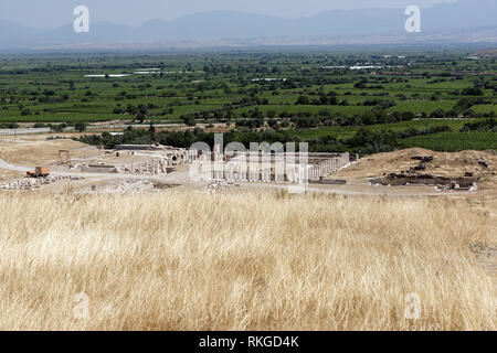 Vue panoramique sur le site archéologique de Tripoli sur le méandre, Yenicekent, Turquie. Banque D'Images