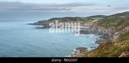 Vue sur la baie de Rockham et Bull Point Lighthouse près d'Illfracombe Devon Uk Banque D'Images