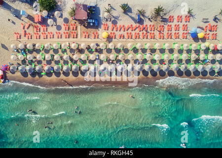 Vue de dessus de la plage de Tolo ou 'Psili Ammos' est à partir de sites touristiques les plus populaires d'Argolide, dans le Péloponnèse, Grèce Banque D'Images