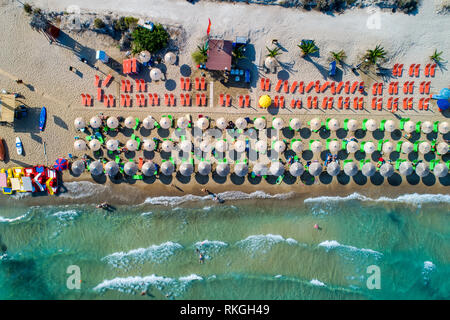 Vue de dessus de la plage de Tolo ou 'Psili Ammos' est à partir de sites touristiques les plus populaires d'Argolide, dans le Péloponnèse, Grèce Banque D'Images