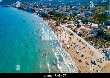 Vue de dessus de la plage de Tolo ou 'Psili Ammos' est à partir de sites touristiques les plus populaires d'Argolide, dans le Péloponnèse, Grèce Banque D'Images