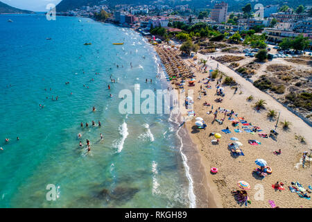 Vue de dessus de la plage de Tolo ou 'Psili Ammos' est à partir de sites touristiques les plus populaires d'Argolide, dans le Péloponnèse, Grèce Banque D'Images