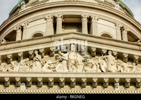 Détails architecturaux de la façade extérieure du Musée des beaux-arts Le Musée des beaux-arts de Singapour, ancienne cour suprême et l'Hôtel de Ville Banque D'Images