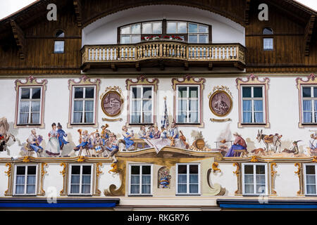 Traditionnellement peints maison dans le village d'Oberammergau en Bavière, Allemagne, le 31 mai, 2018 Banque D'Images