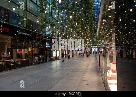 MUNICH, Bavière, Allemagne - circa 2018, SEPTEMBRE : l'Fuenf Höfe shopping centre à Munich, Allemagne. Banque D'Images