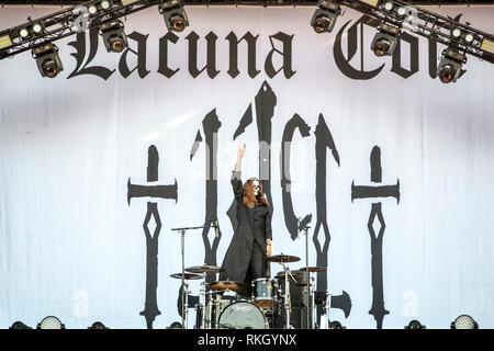 La Suède, Solvesborg - 8 juin 2018. Matal gothique italien Lacuna Coil bande effectue un concert live au cours de la fête de la musique suédoise Sweden Rock Festival 2018. Ici le batteur Ryan Blake Folden est vu sur scène. (Photo crédit : Gonzales Photo - Terje Dokken). Banque D'Images