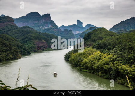 Aperçu de la célèbre montagne de Danxia, Guangdong, Chine Banque D'Images