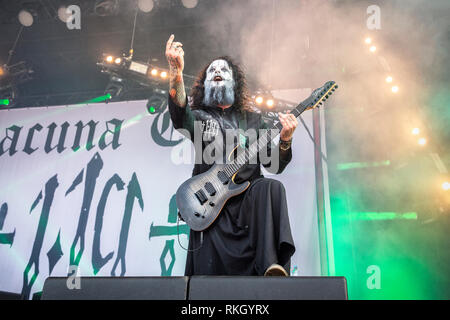 La Suède, Solvesborg - 8 juin 2018. Matal gothique italien Lacuna Coil bande effectue un concert live au cours de la fête de la musique suédoise Sweden Rock Festival 2018. Ici le guitariste Diego Cavalotti est vu sur scène. (Photo crédit : Gonzales Photo - Terje Dokken). Banque D'Images