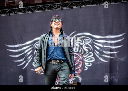 La Suède, Solvesborg - 9 juin 2018. Le groupe de hard rock américain Steelheart effectue un concert live au cours de la fête de la musique suédoise Sweden Rock Festival 2018. Chanteur Miljenko Matijevic est ici vu sur scène. (Photo crédit : Gonzales Photo - Terje Dokken). Banque D'Images