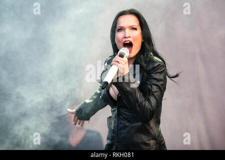 La Suède, Solvesborg - June 09, 2018. Le groupe de metal symphonique finlandais Tarja La chanteuse effectue un concert live au cours de la fête de la musique suédoise Sweden Rock Festival 2018. (Photo crédit : Gonzales Photo - Terje Dokken). Banque D'Images