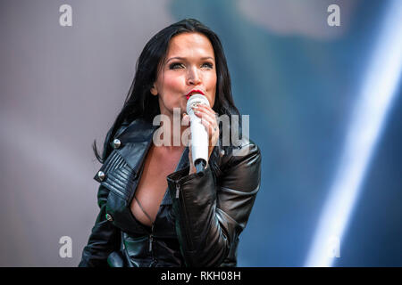 La Suède, Solvesborg - June 09, 2018. Le groupe de metal symphonique finlandais Tarja La chanteuse effectue un concert live au cours de la fête de la musique suédoise Sweden Rock Festival 2018. (Photo crédit : Gonzales Photo - Terje Dokken). Banque D'Images