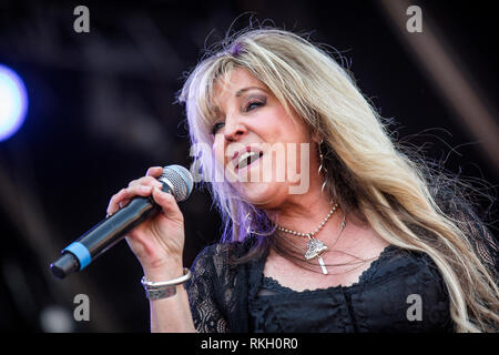 La Suède, Solvesborg - 8 juin 2018. Le groupe de rock américain Vixen effectue un concert live au cours de la fête de la musique suédoise Sweden Rock Festival 2018. Ici la chanteuse Janet Gardner est vu sur scène. (Photo crédit : Gonzales Photo - Terje Dokken). Banque D'Images