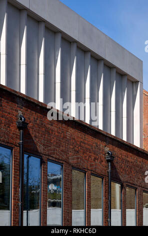 Vue de Détail montrant étage supplémentaire. Gatehouse School, Londres, Royaume-Uni. Architecte : Child Graddon Lewis , 2018. Banque D'Images