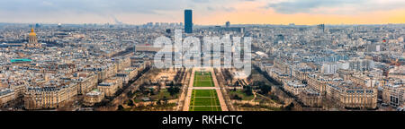Panorama de l'antenne de Paris, France avec Champ de Mars vu du haut de la Tour Eiffel ou de la Tour Eiffel Banque D'Images