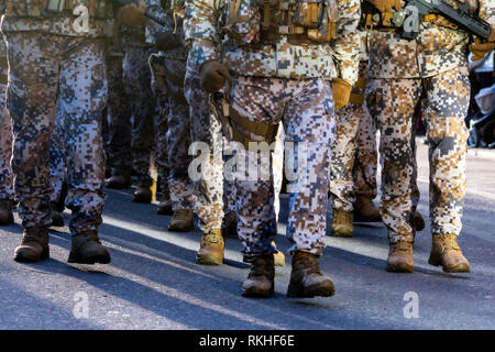 Résumé Contexte Le thème militaire. Grade de soldat, jambes, close-up. Vue de face. - Image Banque D'Images