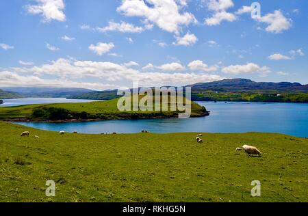 Loch Harport et Gesto Bay de Coillore. Banque D'Images