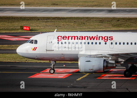 Düsseldorf, Rhénanie du Nord-Westphalie, Allemagne - germanwings Flugzeug, aéroport de Düsseldorf, Düsseldorf International DHS, Nordrhein-Westfalen, Deutschland Banque D'Images