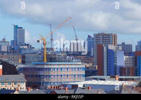 L'horizon de Leeds, pris d'un ascenseur à Armley, offre une vue imprenable sur la ville. Divers développements peuvent être observés à travers l'horizon. Banque D'Images