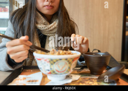 HONG KONG - circa 2016, janvier : à l'intérieur restaurant Yoshinoya. Yoshinoya est une chaîne de restaurants fast food japonais. Banque D'Images