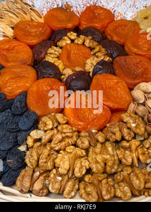 Fruits secs noix pour un cœur en bonne santé, plein de vitamines et de potassium, antioxydant. Les aliments biologiques pour la santé de tous close up Banque D'Images