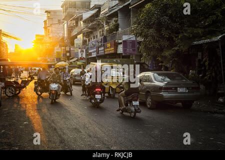 Coucher du soleil à Phnom Penh, Cambodge Banque D'Images