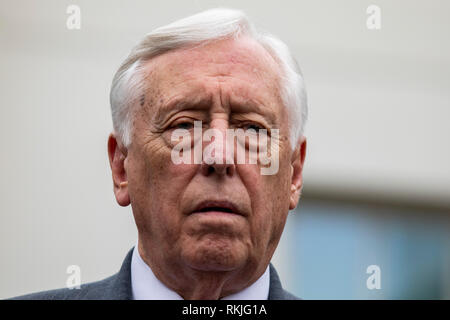 Chambre Steny Hoyer, chef de la majorité démocrate du Maryland, s'adresse aux journalistes après sa rencontre avec le président américain, Donald Trump à la Maison Blanche à Washington, DC, le 4 janvier 2019. Banque D'Images