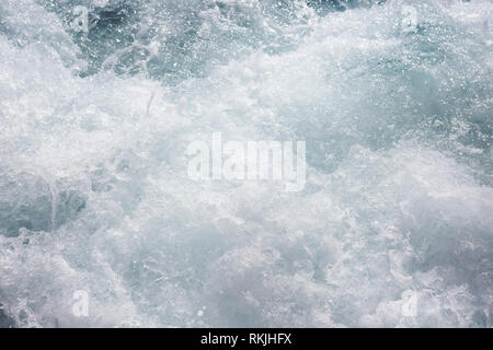 Soulevés l'eau de mer, les frais généraux et close-up Banque D'Images