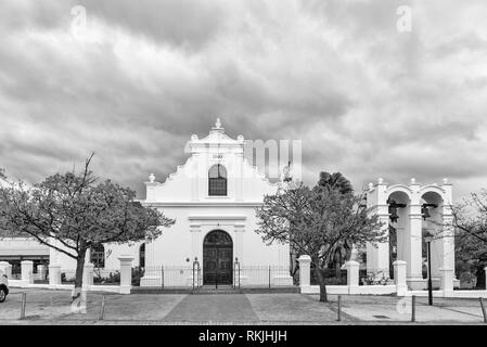 Stellenbosch, Afrique du Sud, le 16 août 2018 : l'église de la Mission rhénane historique de Stellenbosch dans la province occidentale du Cap. Un beffroi avec deux cloches Banque D'Images