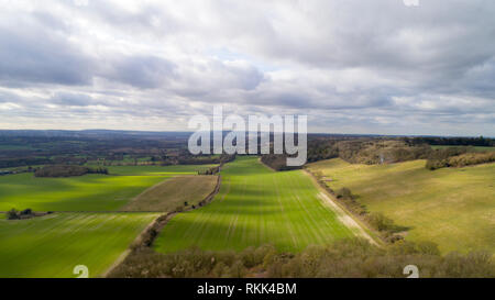 Les ombres des nuages jette à travers champs dans les North Downs dans le Kent Banque D'Images