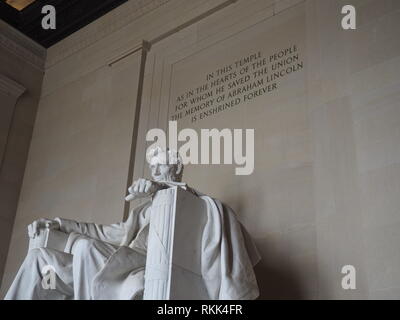 L'épitaphe au-dessus de la statue de Lincoln au Lincoln Memorial à Washington DC - USA Banque D'Images