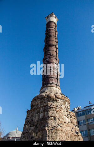 La colonne de Constantin, également connu sous le nom de l'Holocauste, la pierre est une colonne Monumentale Romaine Banque D'Images