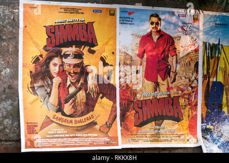 Affiches de films de Bollywood sur le mur, à Amritsar, Punjab, India Banque D'Images