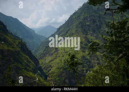 Fermé, étroit, près de la région de réservoirs Kinnaur, en Inde, l'Himalaya. Banque D'Images