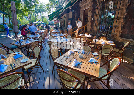 Le Mexique, Coyoacan-20 Avril, 2018 : Trendy Mexican Restaurant servant des aliments national Banque D'Images