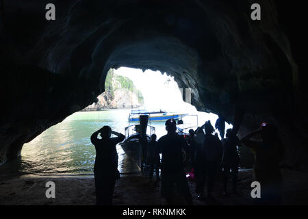Belle vue sur les Grottes de roche, de l'exploration d'une grotte extraordinaire Banque D'Images