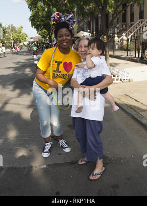 Voisins à block party dans la section de Bedford-Stuyvesant, Brooklyn, New York. Banque D'Images