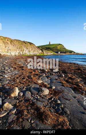 Avec la baie de Kimmeridge Tour Clavell au-delà côte Jurrasic Dorset England UK Banque D'Images