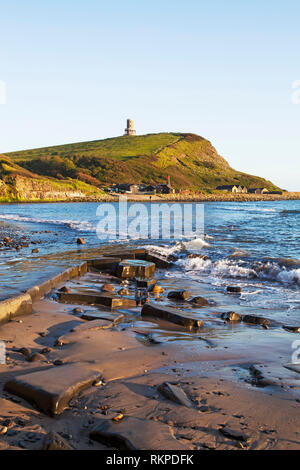 Avec la baie de Kimmeridge Tour Clavell au-delà côte Jurrasic Dorset England UK Banque D'Images