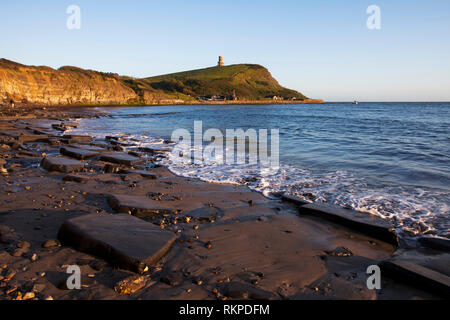 Avec la baie de Kimmeridge Tour Clavell au-delà côte Jurrasic Dorset England UK Banque D'Images