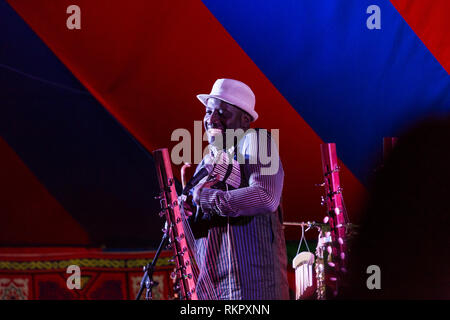 Seckou Keita joue de la kora live at Beltane Fire Festival, East Sussex, UK Banque D'Images