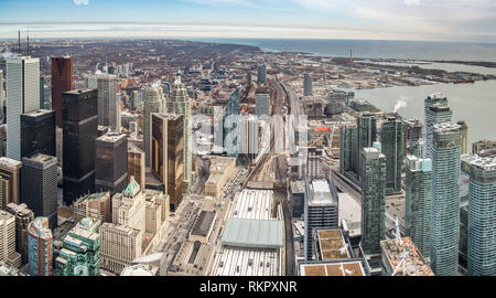 Vue de l'est prise depuis le sommet de la Tour CN. Toronto, Ontario, Canada. Banque D'Images