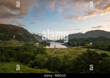 Soir vue vers le monument de Glenfinnan et Loch Shiel Banque D'Images