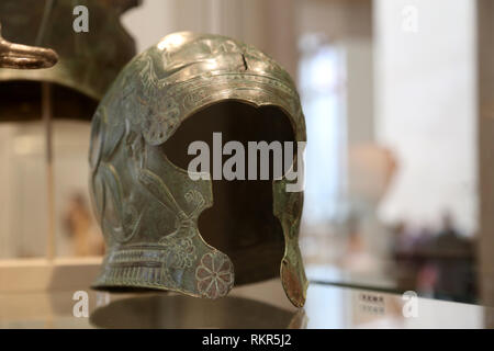 Casque de bronze. Crétoises, fin du viie siècle av. J.-C. La Grèce. L'a rencontré. NY, USA. Banque D'Images