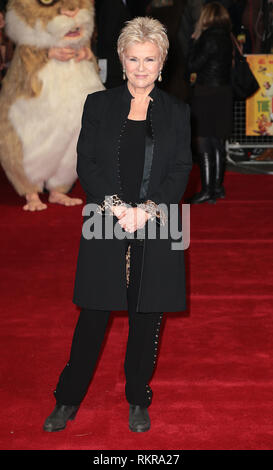 Julie Walters arrive à vue West End, pour la première mondiale d'Harry Hill : Le Film Banque D'Images