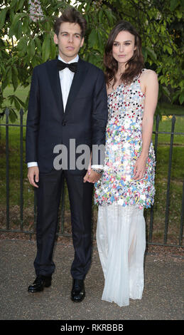 Keira Knightley et James Righton assiste à la fête d'été annuelle Galley Serpentine à la Serpentine Gallery Banque D'Images