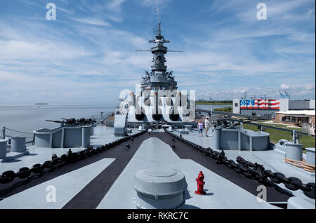 Battleship Memorial Park, un parc et musée de l'histoire militaire dans la région de Mobile, Alabama, États-Unis. Vue sur le Dakota du Sud-classe navire de guerre USS Alabama, un navire d'e Banque D'Images