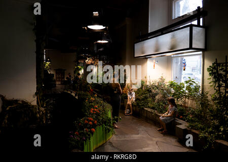 Le Jardin des papillons de l'Insectarium Audubon et à la Nouvelle-Orléans, Louisiane, États-Unis d'Amérique. La famille américaine et les enfants, les personnes et les enfants, 2011-2012 Banque D'Images