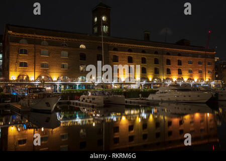 St Katharine Dock à Londres, en Angleterre. Banque D'Images