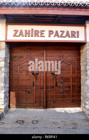 Mugla, Turquie - 7 novembre, 2018. Entrée de marché historique Zahire Pazari city dans Mugla, Turquie. Banque D'Images